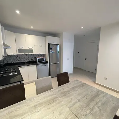 Sa Apartments! Beachfront With Sea View & Pool אלאניה
