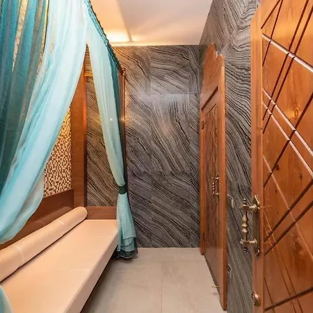 דירה Sa Apartments! Beachfront With Sea View & Pool אלאניה
